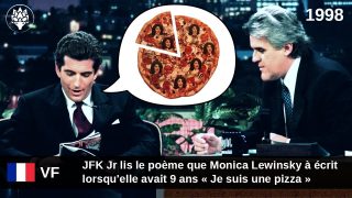 [VF] 1998 – JFK Jr lit le poème «Je suis une pizza» de Monica Lewinsky qu’elle a écrit à 9 ans