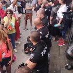 SOLIDARITÉ: Les policiers enlèvent leurs casques en Bulgarie!