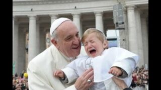 Bergoglio, le tapis de la synagogue de Satan ?