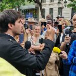 Rassemblement exceptionnel en soutien à Juan Branco suite à sa suspension du barreau de Paris