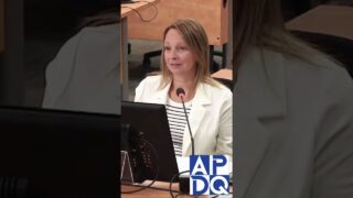 Je me souviens pas  Dit Nadia Fournier directrice à la Direction des relations gouvernementales et d