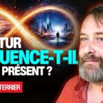 Rétrocausalité, synchronicités et immortalité : comment le futur influence-t-il notre présent ?