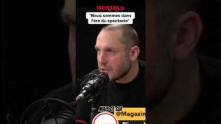 La politique est-elle devenue une mise en scène ?