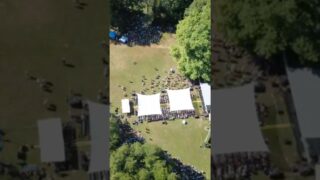 🚨🌟 La grande scène du festival Nexus vue d’en haut au moment du discours d’ouverture 🚨🌟 La grande scène du festival Nexus vue d’en haut au moment du discours d’ouverture